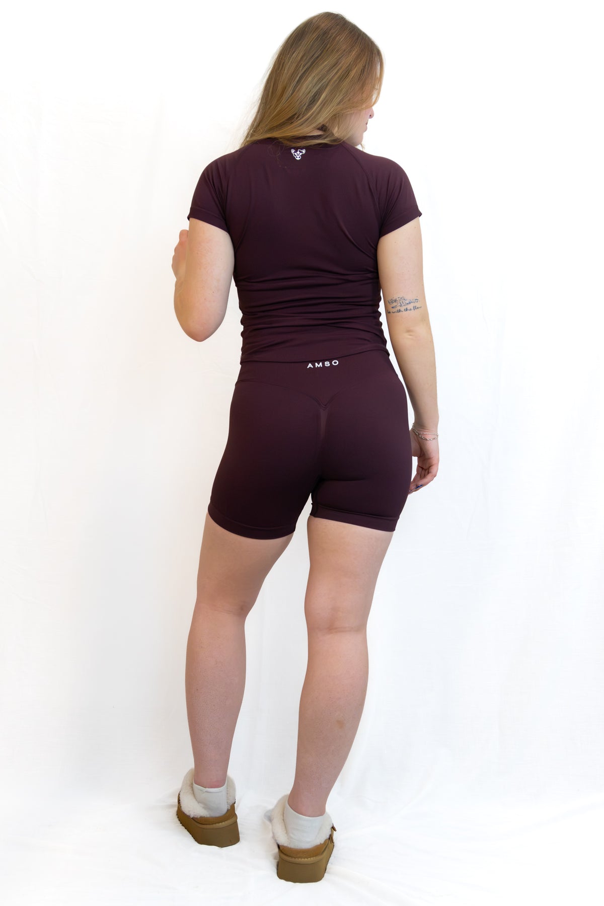 [colour:deep brown]