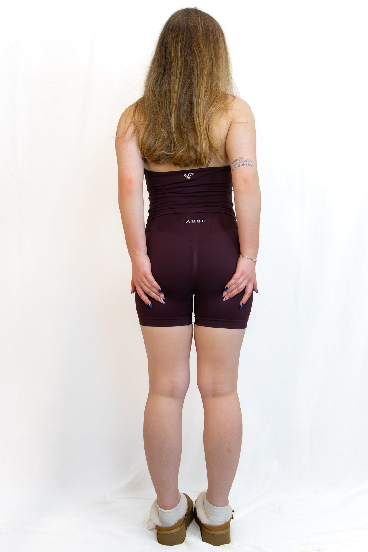 [colour:deep brown]